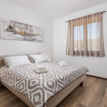 Stunning In Soboli, Cavle With Kitchen Сasa de vacaciones