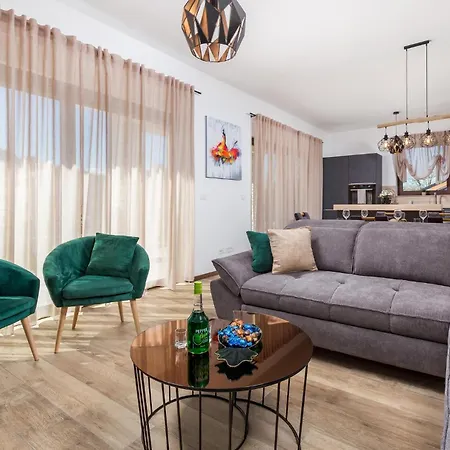 Сasa de vacaciones Stunning In Soboli, Cavle With Kitchen *